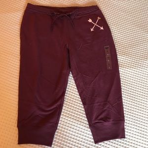 Everlast maroon joggin Capri